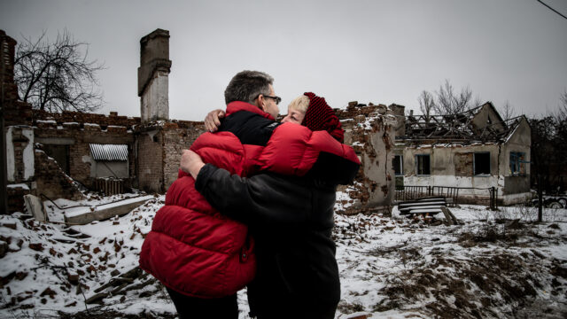 CEO of World Jewish Relief Paul Anticoni hugging a resident of war torn Ukraine